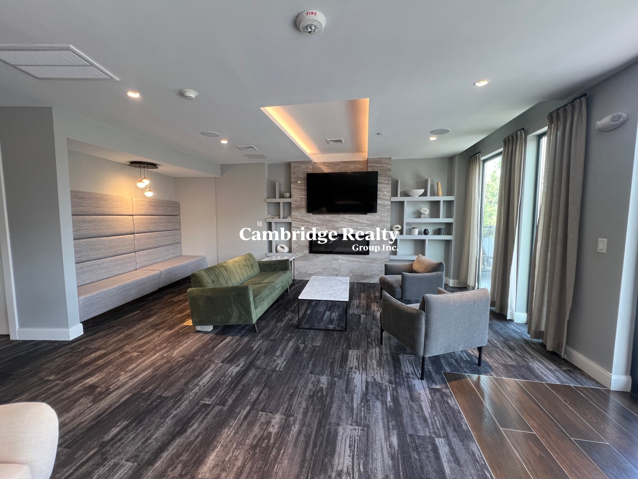 Building Photo - 12 Central St