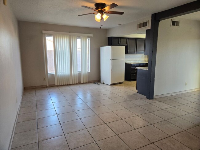 Building Photo - Beautiful 3 Bed 1.75 bath Corner lot, with...