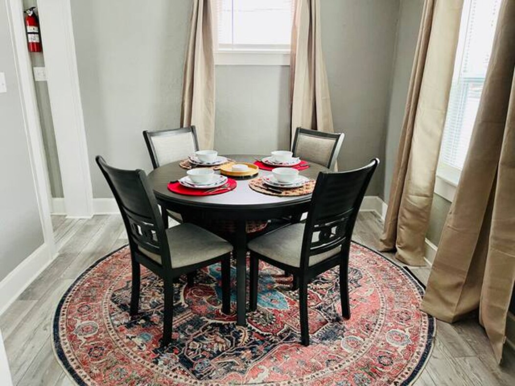 Building Photo - 926 N Walts Ave