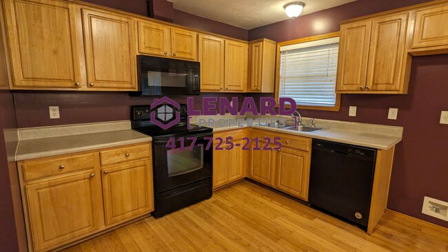Building Photo - 3 Bedroom, 2 Bathroom House with Fenced Ba...