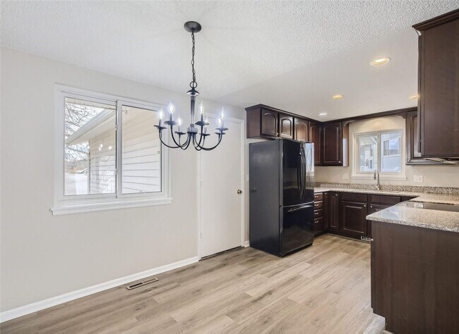 Building Photo - Beautiful Home Near Mcintosh Lake