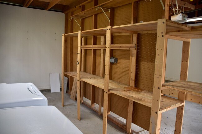 Building Photo - Beautiful spacious Home