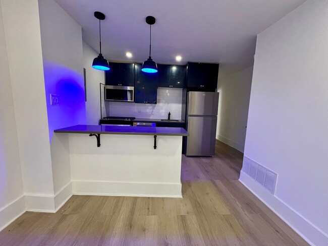 Building Photo - Newly Renovated 1-Bedroom Apartment! Avail...