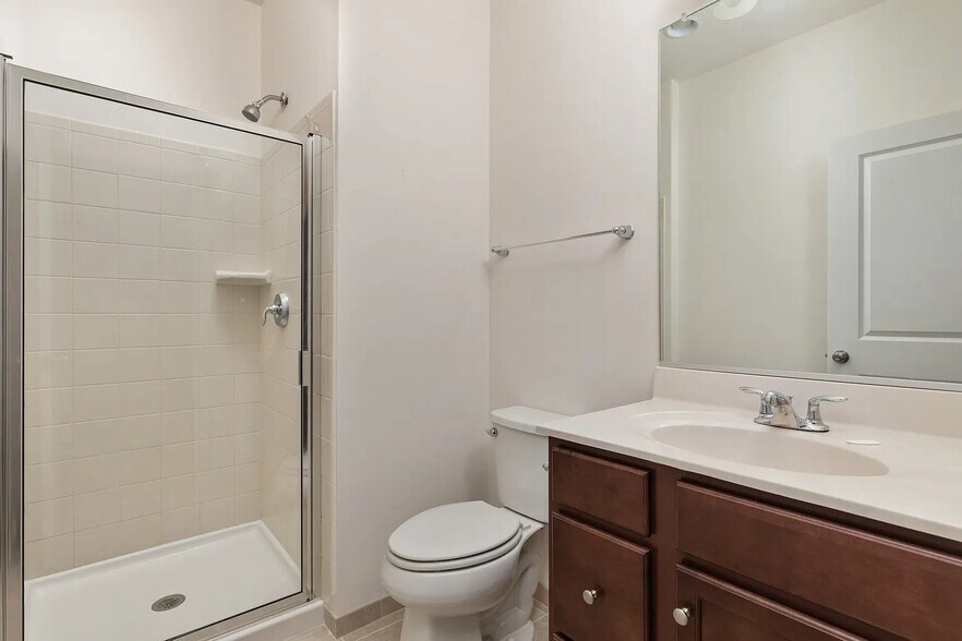 Building Photo - 148 Solara Dr