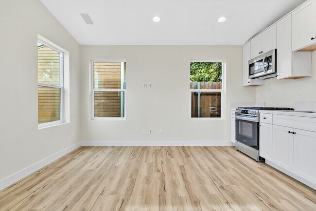 Building Photo - 3542 Cherokee Ave