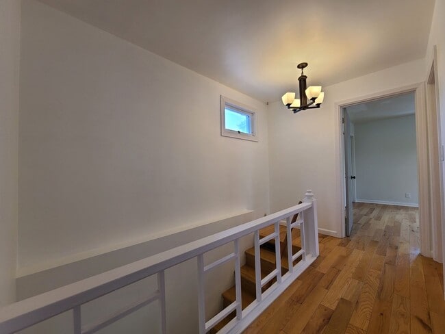 Building Photo - 3-bedroom, 2-bathroom home located in beau...