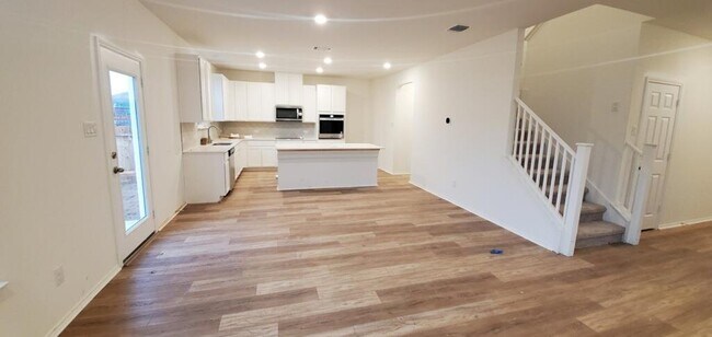 Building Photo - 2016 Alexander Oaks Dr