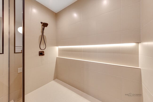 Building Photo - 1304 N Lawndale Ave