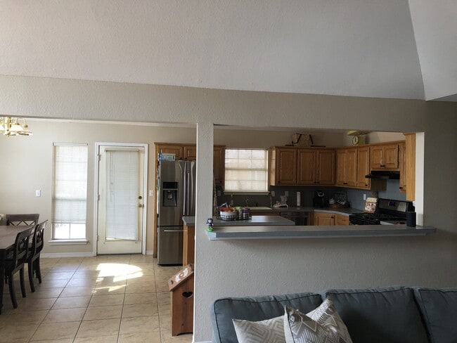 Building Photo - 3 Bedroom Plus Office in Stone Mill! Great open floor plan, huge kitchen!