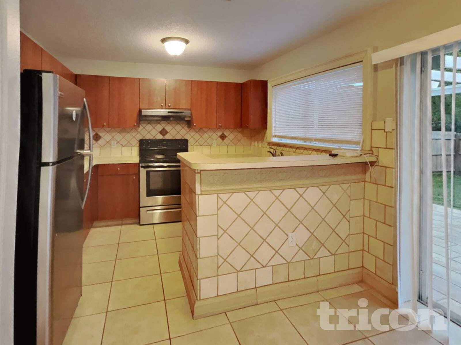 Building Photo - 10221 Summerview Cir