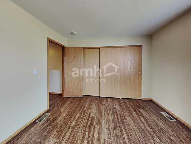 Building Photo - 1708 Lake Pointe Ct