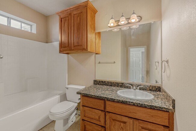 Building Photo - 304 Forest Dr Loop