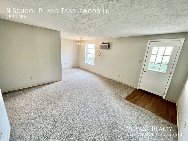 Building Photo - Top Floor! Roomy 2-Bed with A/C & Off-Stre...