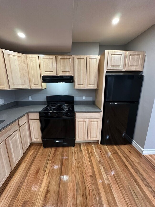 Building Photo - 95top