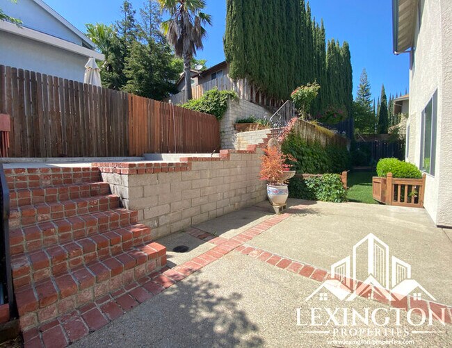 Building Photo - 6118 Cameo Dr