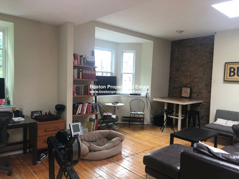 Primary Photo - 415 Massachusetts Ave