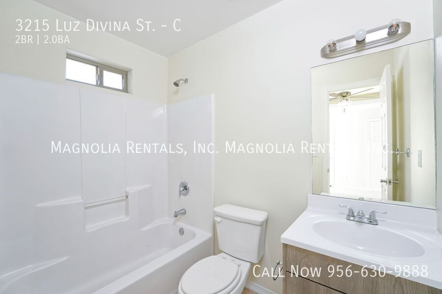 Building Photo - 3215 Luz Divina St