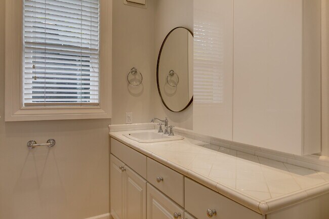 Building Photo - Rare & Charming Upper Queen Anne Home Available July!