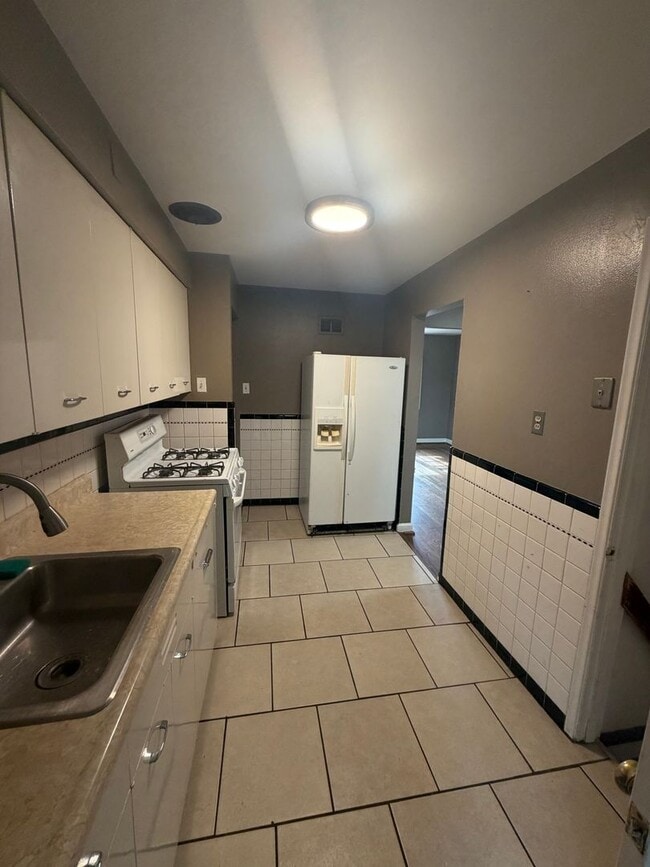 Building Photo - Charming 2BD/1BA at St. Louis