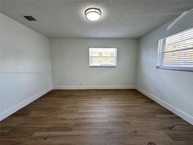 Building Photo - 116 NW 2nd Ave