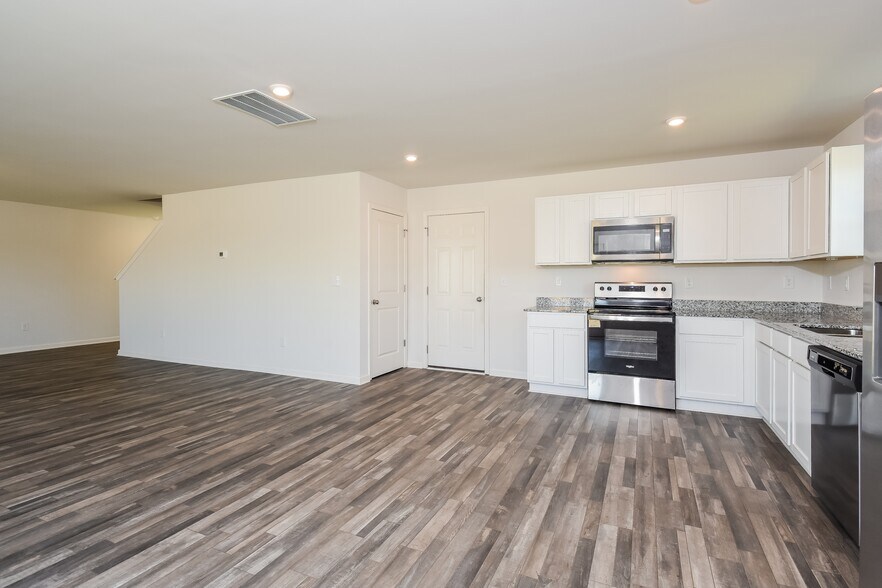 Building Photo - 101 Radford Ct