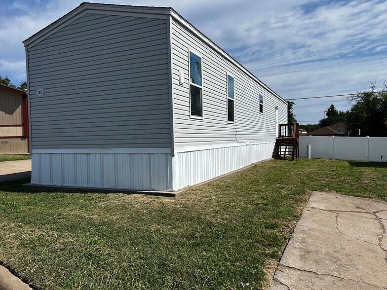 Building Photo - 709 N Collins Fwy