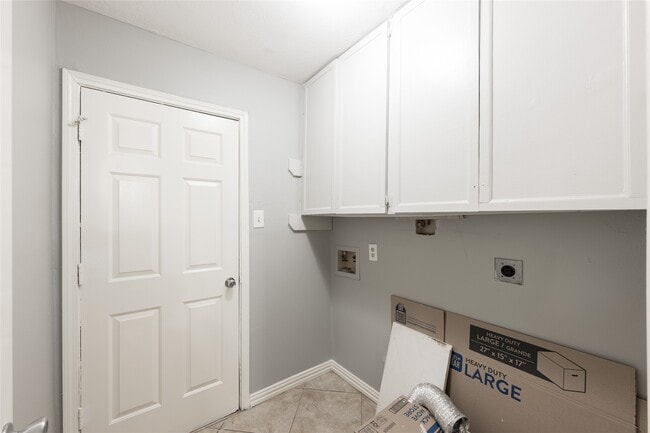 Building Photo - 6307 Pleasant Stream Dr