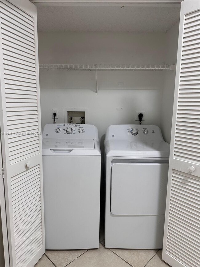 Building Photo - 2-Bed, 2-Bath Apartment with Garage Resort...