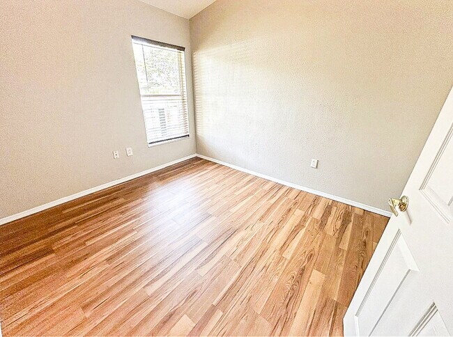 Building Photo - "Charming 3-Bedroom Home with 2 Full Baths in Lakeland – Spacious 1514 Sq Ft Haven!"