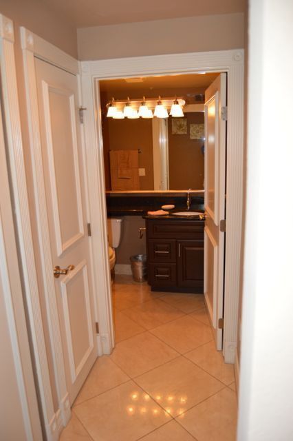 Building Photo - Meridian Furnished 2 Bd / 2 Ba Luxury Condo - Resort Style Living.