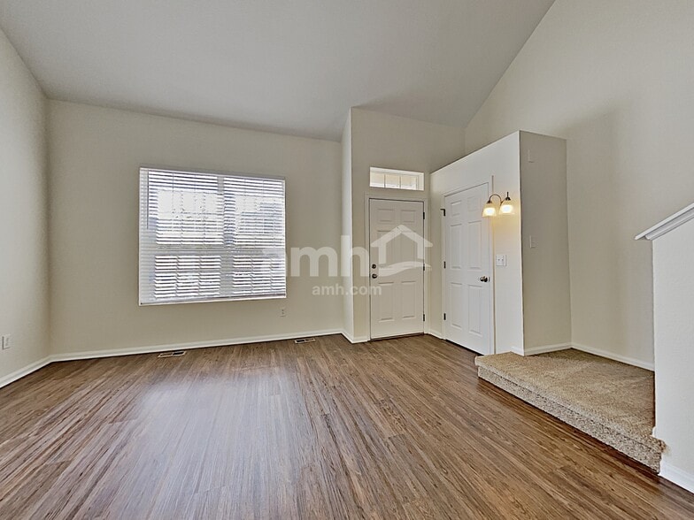 Building Photo - 9853 E 112th Dr