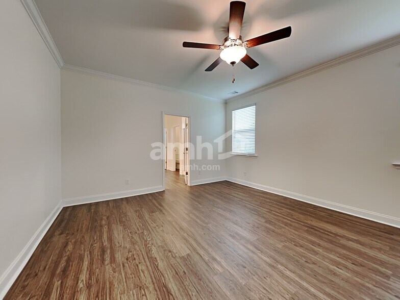 Building Photo - 208 Parkside Blvd
