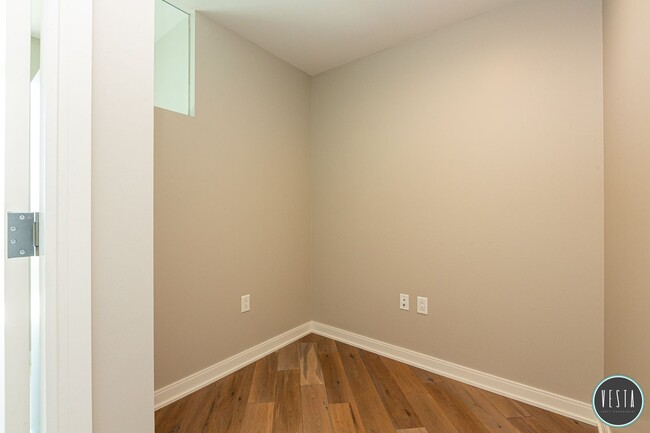 Building Photo - ELEGANT CITY 1BD/1BA RETREAT WITH SKYLINE ...
