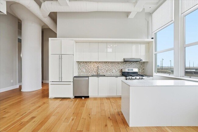 Building Photo - 50 Dey St