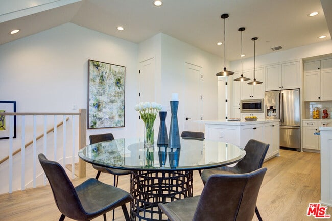 Building Photo - 6018 1/2-6018 1/2 Comey Ave