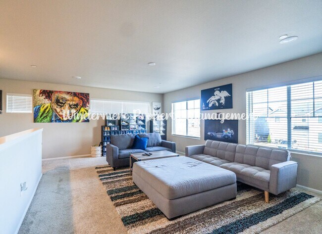 Building Photo - Stunning Soundview Estates 5 bedroom home