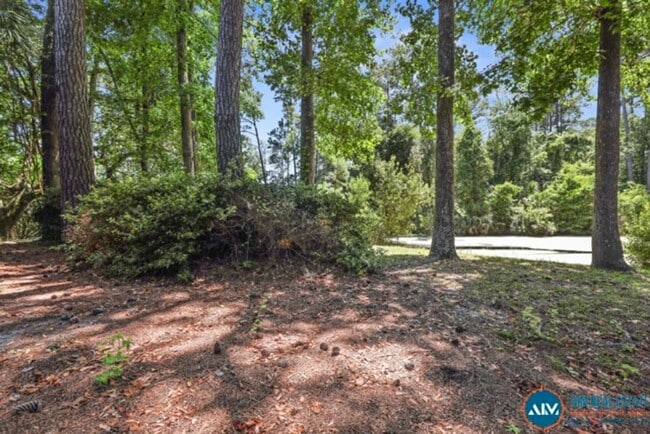 Building Photo - Updated Wyndemere Condo at Yacht Cove – Fr...