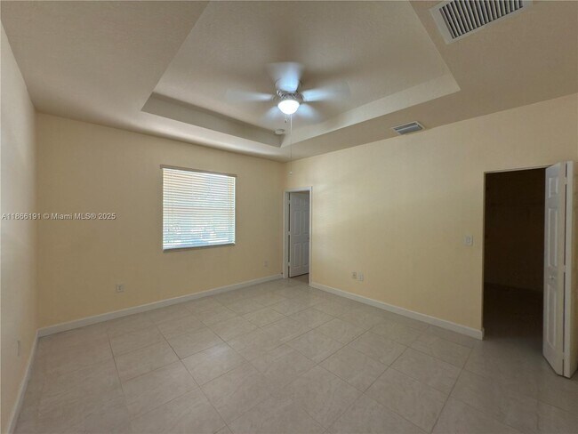 Building Photo - 14728 SW 25th Ln