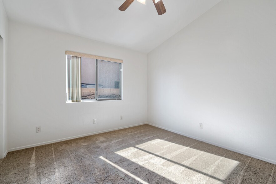 bedroom 3 - 10825 S Fairway Point Ct