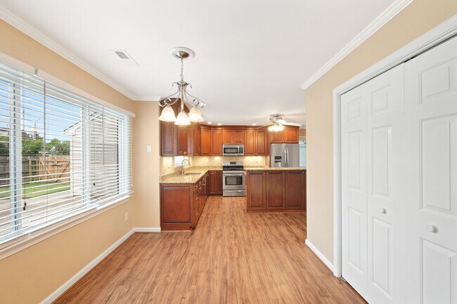 Building Photo - 5 Bedroom, 2.5 Bath Home for Rent in Salem Woods
