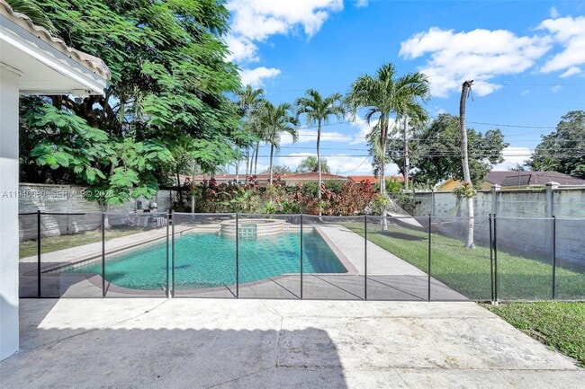 Building Photo - 5781 SW 25th St