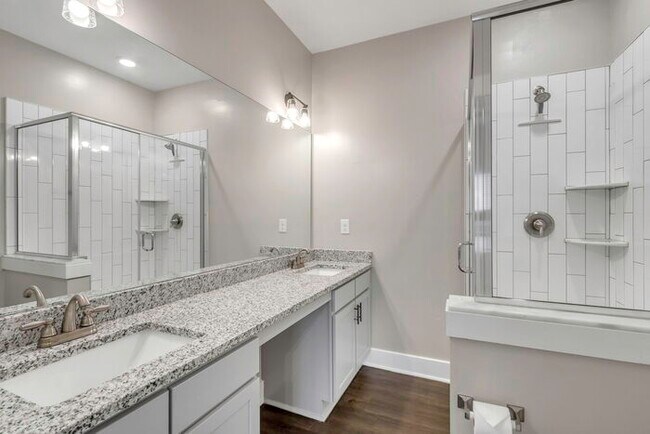 Building Photo - Modern 2 Bedroom Townhome on the Swamp Rab...