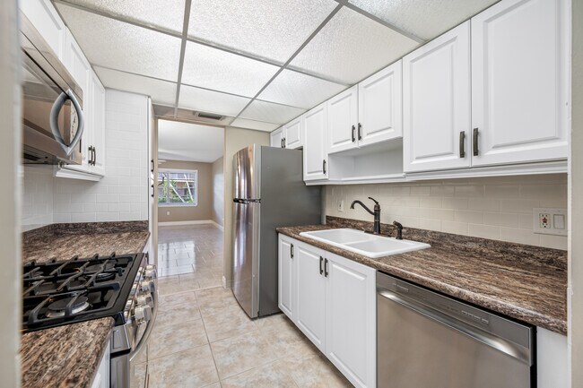 Building Photo - 10033 64th Ave N