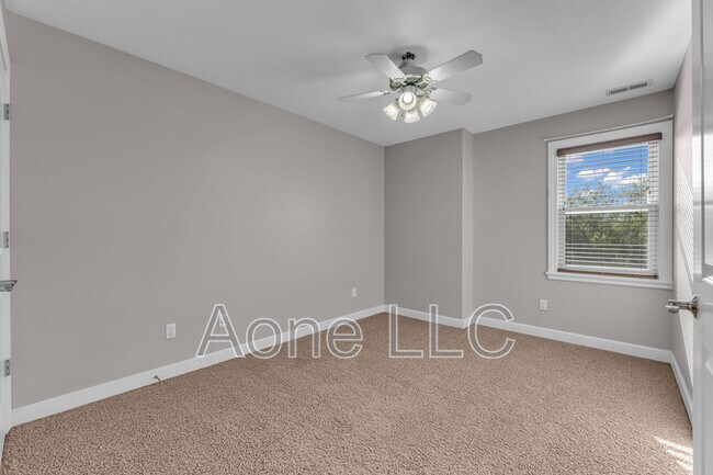 Building Photo - 4428 SE Oak Bend Dr
