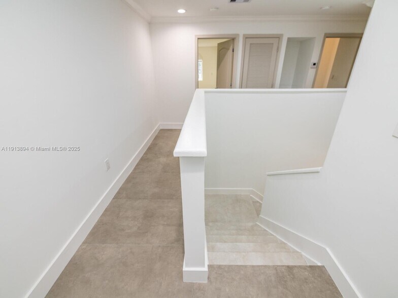 Building Photo - 20729 NE 32nd Ave