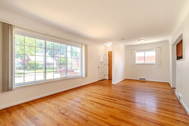 Building Photo - 23000 Alger St