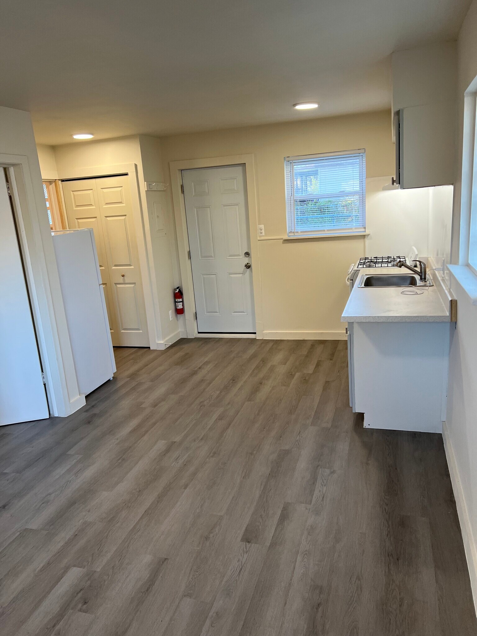 Building Photo - 49 Hill St