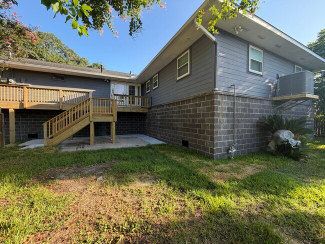 Building Photo - 6123 Reamer St