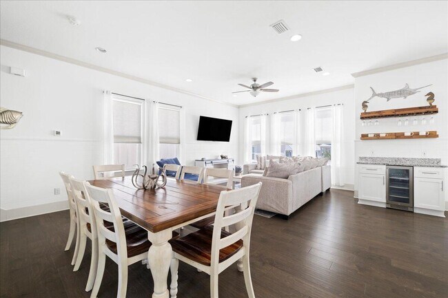 Building Photo - 275 Gulfview Cir