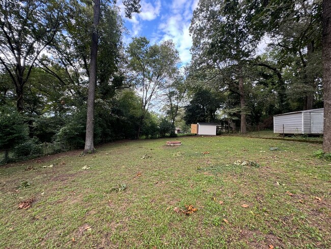 Building Photo - Super Cute home in Forest Hills